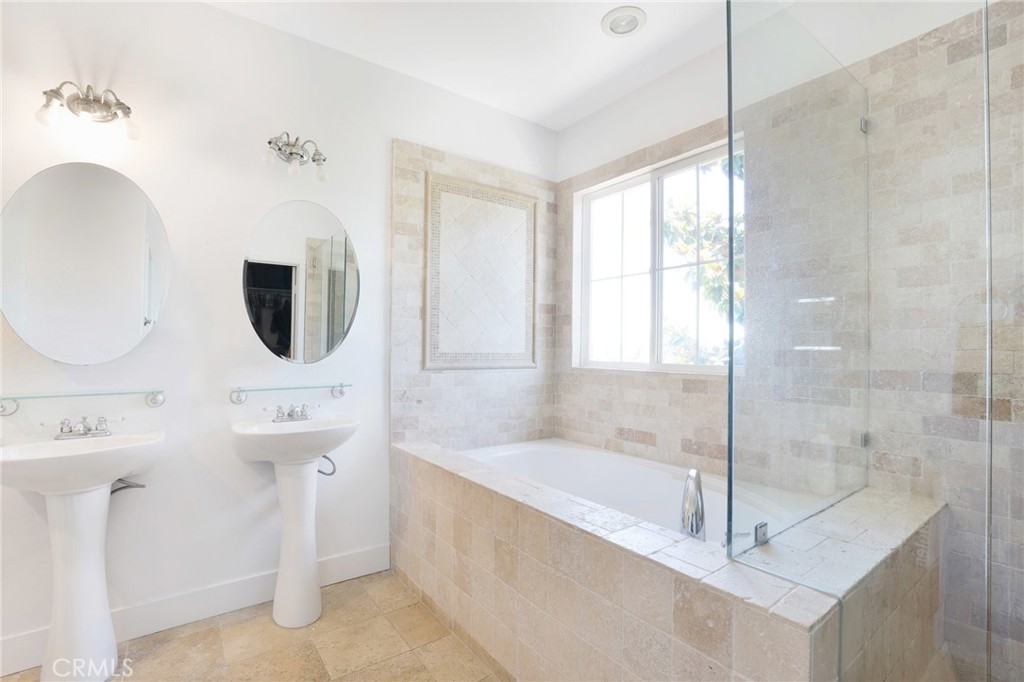 15 Langford Lane Ladera Ranch, CA 92694 - Photo 18 of 34 Large soaking tub ~
