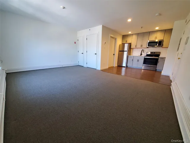 $2,400 | 100 Mariners Way, Port Jefferson, NY 11777