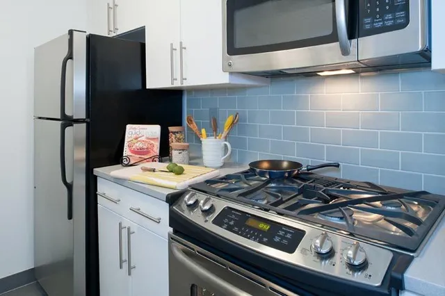 $3,904 | 260 West 52nd Street, Unit 10A | Theater District