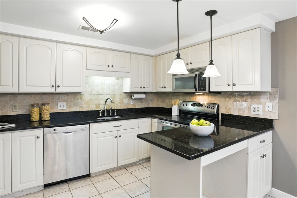 75 Page Road, Unit 13 Bedford, MA 01730 - Photo 7 of 24