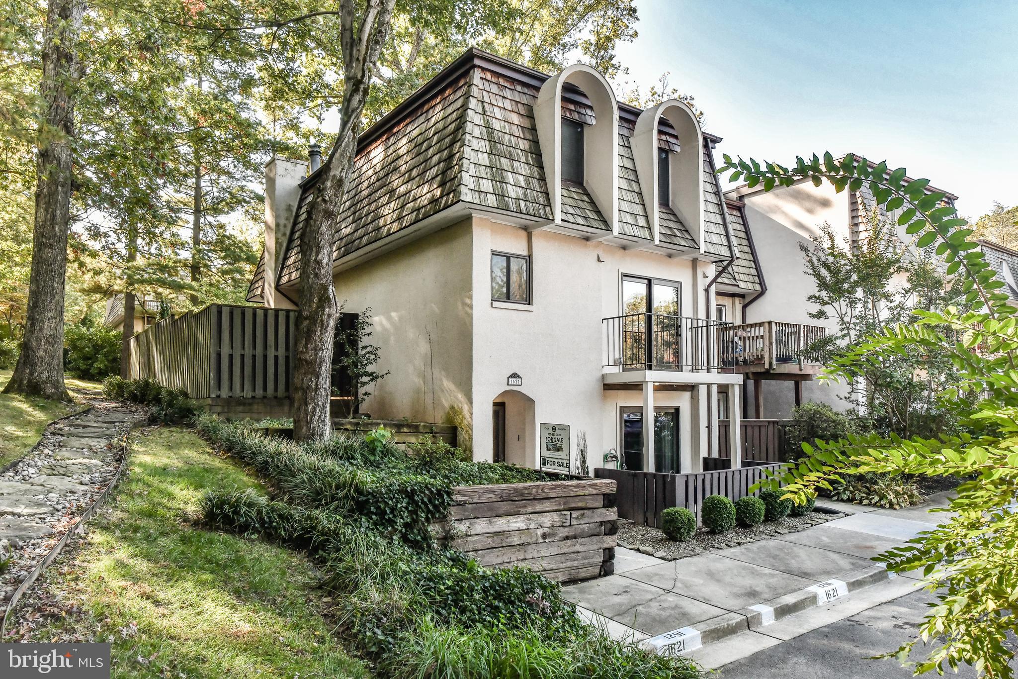 1621 Valencia Way Reston, VA 20190 - Photo 1 of 44