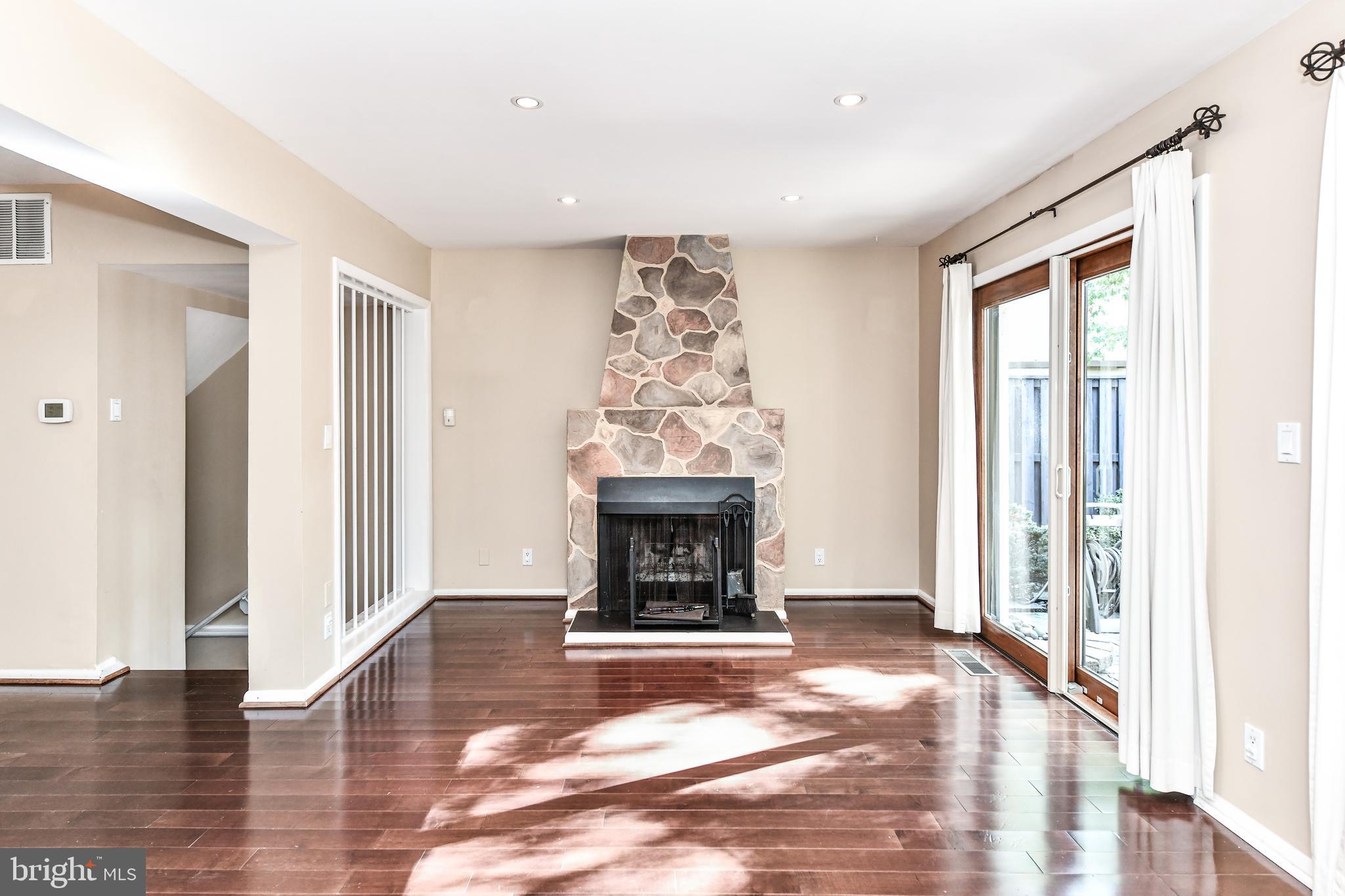 1621 Valencia Way Reston, VA 20190 - Photo 11 of 44 Living Rm