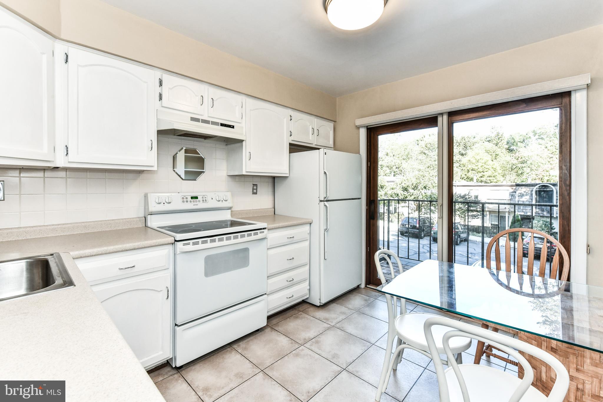1621 Valencia Way Reston, VA 20190 - Photo 14 of 44 Kitchen