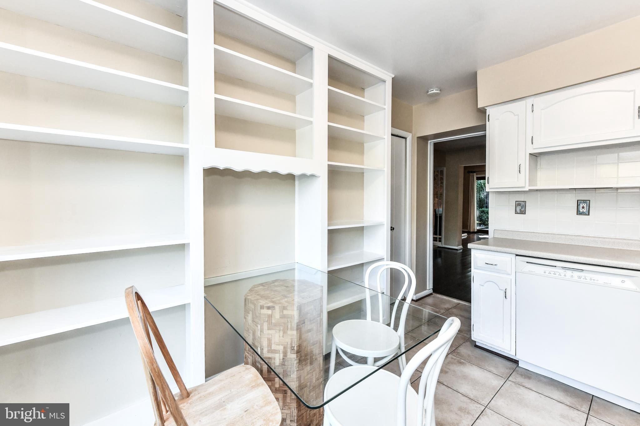 1621 Valencia Way Reston, VA 20190 - Photo 15 of 44 Kitchen