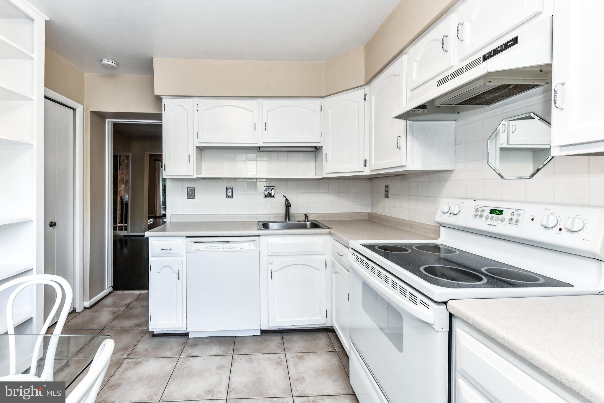 1621 Valencia Way Reston, VA 20190 - Photo 16 of 44 Kitchen