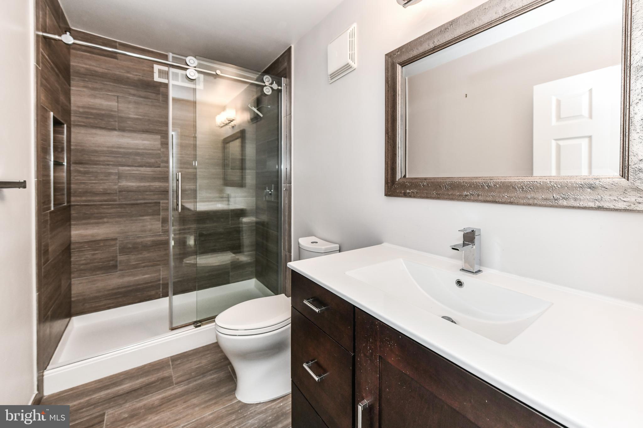 1621 Valencia Way Reston, VA 20190 - Photo 25 of 44 Master bath