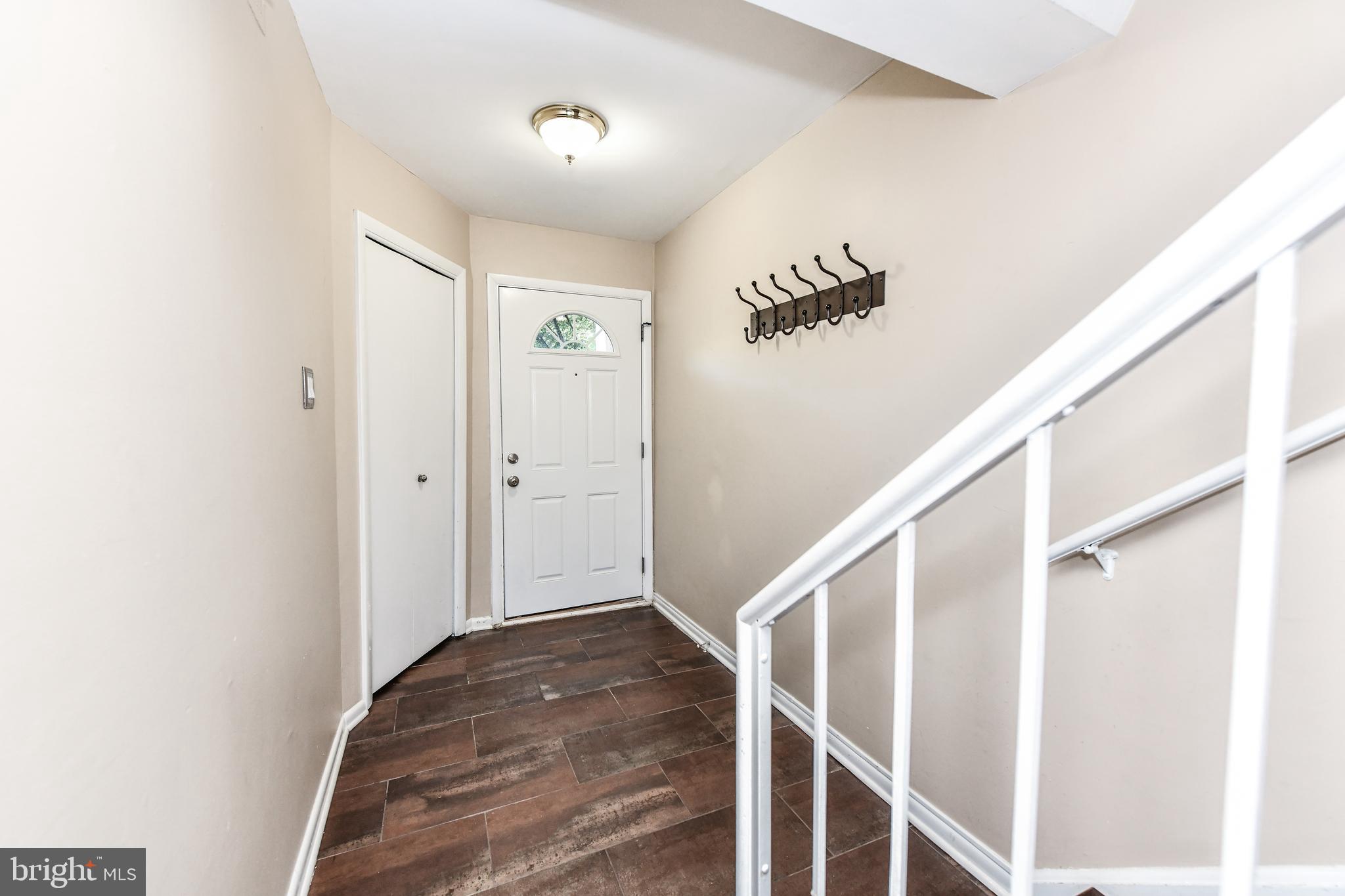 1621 Valencia Way Reston, VA 20190 - Photo 3 of 44 Foyer