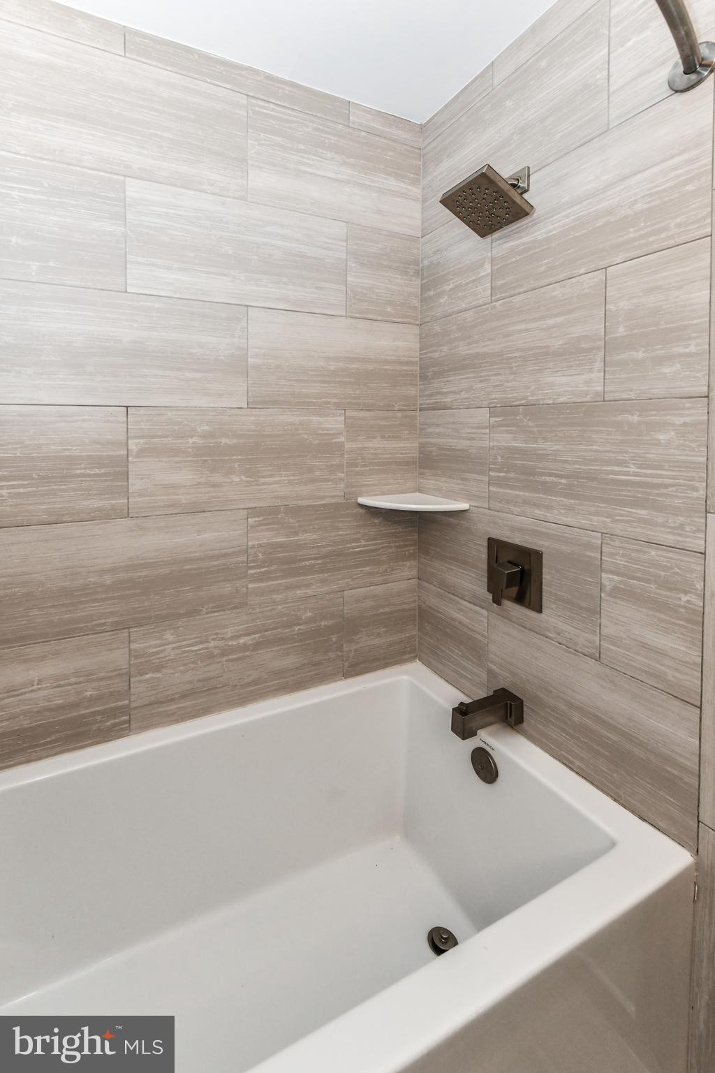 1621 Valencia Way Reston, VA 20190 - Photo 32 of 44 Hall Soaking Tub