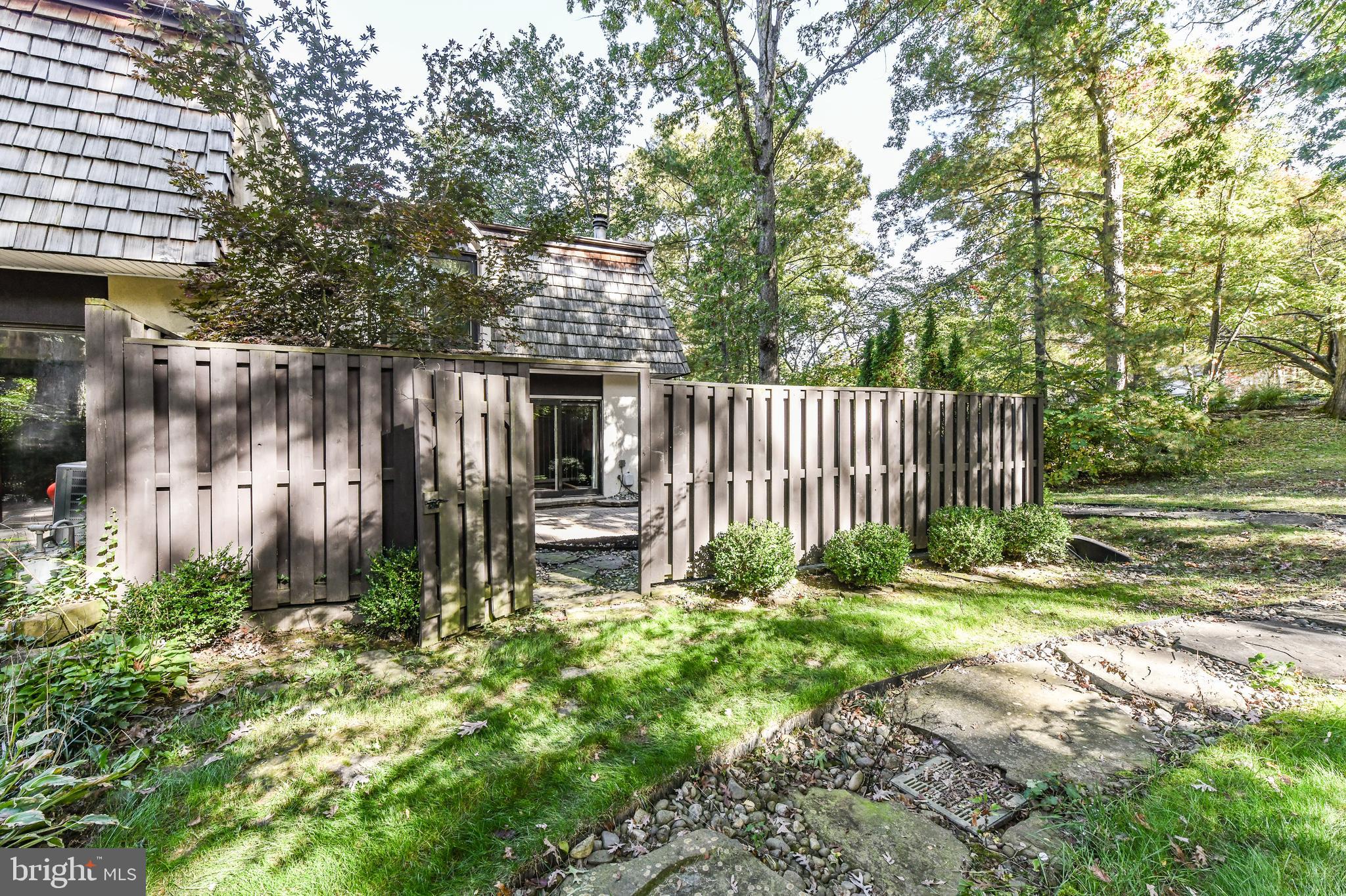 1621 Valencia Way Reston, VA 20190 - Photo 42 of 44 Rear Fence