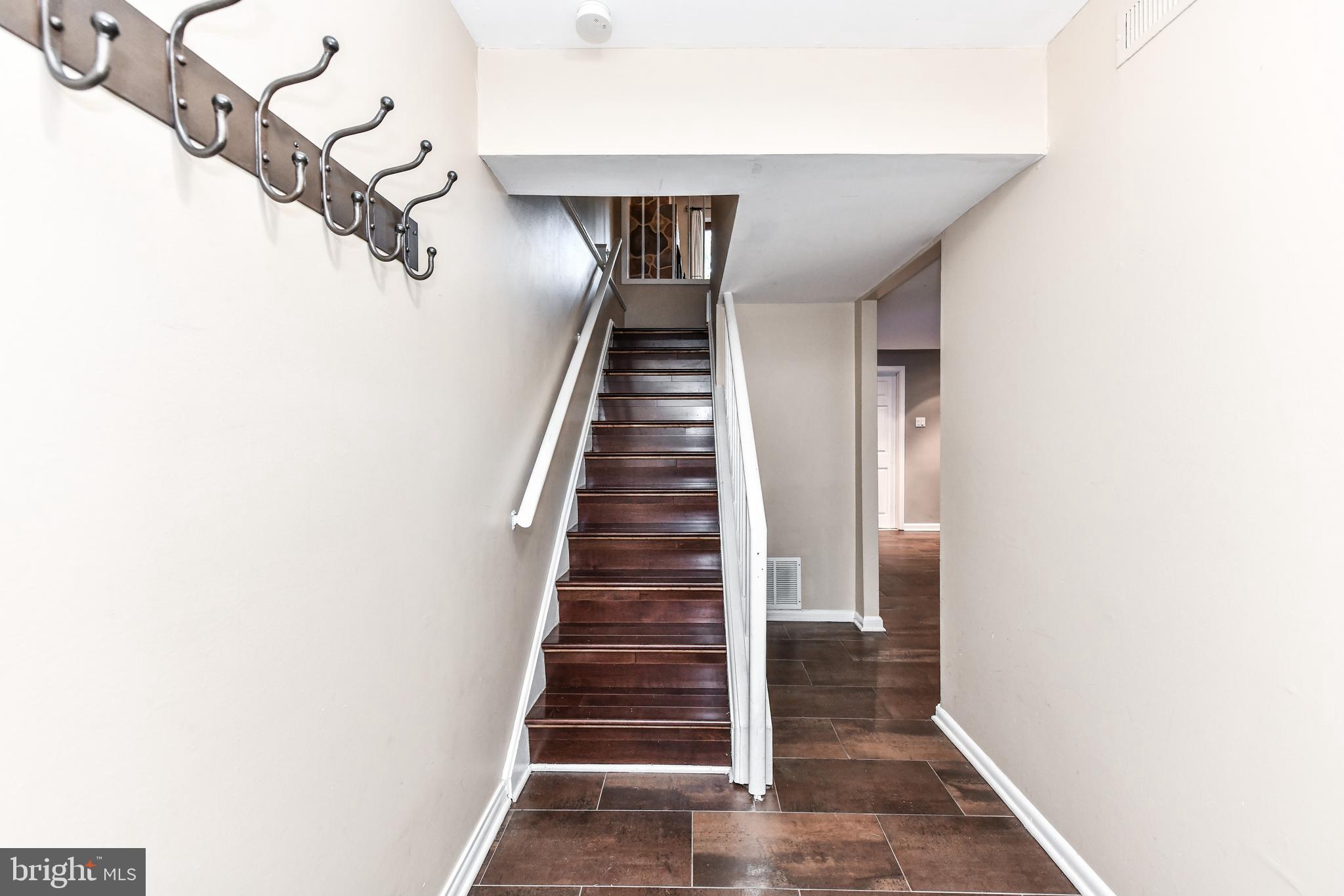 1621 Valencia Way Reston, VA 20190 - Photo 9 of 44 Hall