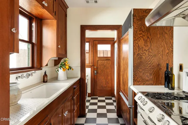 $5,950,000 | 750 North Edinburgh Avenue, Los Angeles, CA 90046