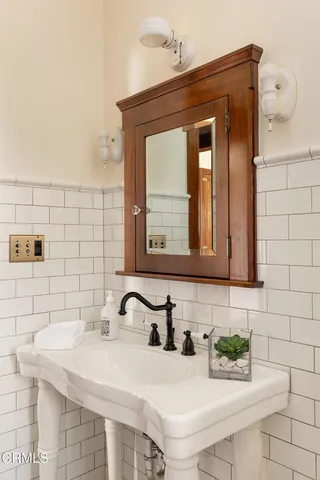 $5,950,000 | 750 North Edinburgh Avenue, Los Angeles, CA 90046