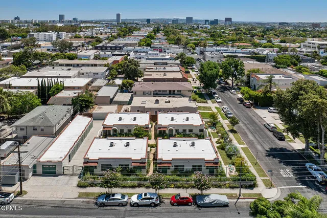 $5,950,000 | 750 North Edinburgh Avenue, Los Angeles, CA 90046