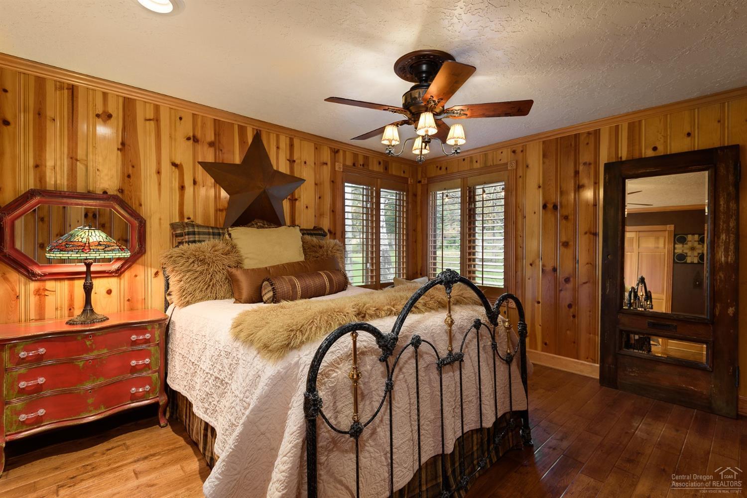 20190 Glen Vista Road Bend, OR 97703 - Photo 14 of 25 This lovely guest room has it's own priv