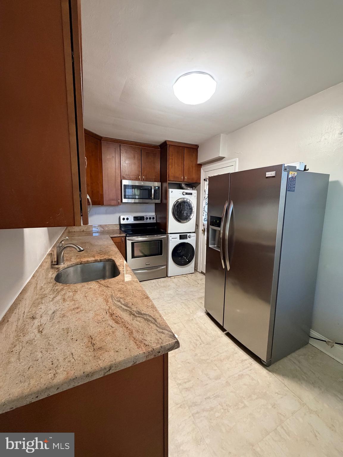 2600 16th Street South, Unit 714 Arlington, VA 22204 - Photo 3 of 10 a kitchen with stainless steel appliances granite countertop a refrigerator a stove a sink and a oven