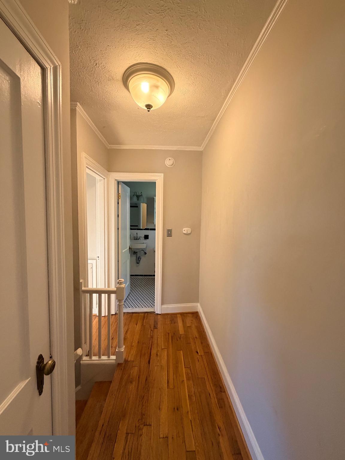 2600 16th Street South, Unit 714 Arlington, VA 22204 - Photo 5 of 10 a view of a hallway with wooden floor and a bathroom