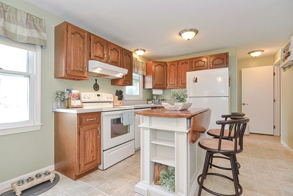10 Chestnut Road Groton, MA 01450 - Photo 3 of 41