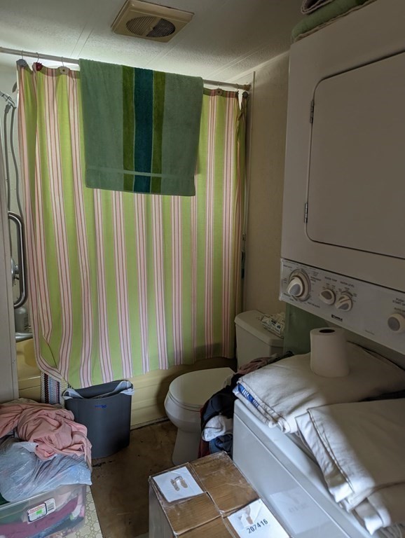 16 King Drive Wareham, MA 02576 - Photo 12 of 17 a living room with furniture and a window