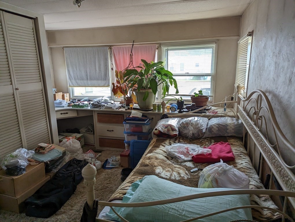 16 King Drive Wareham, MA 02576 - Photo 10 of 17 a living room with furniture and a potted plant