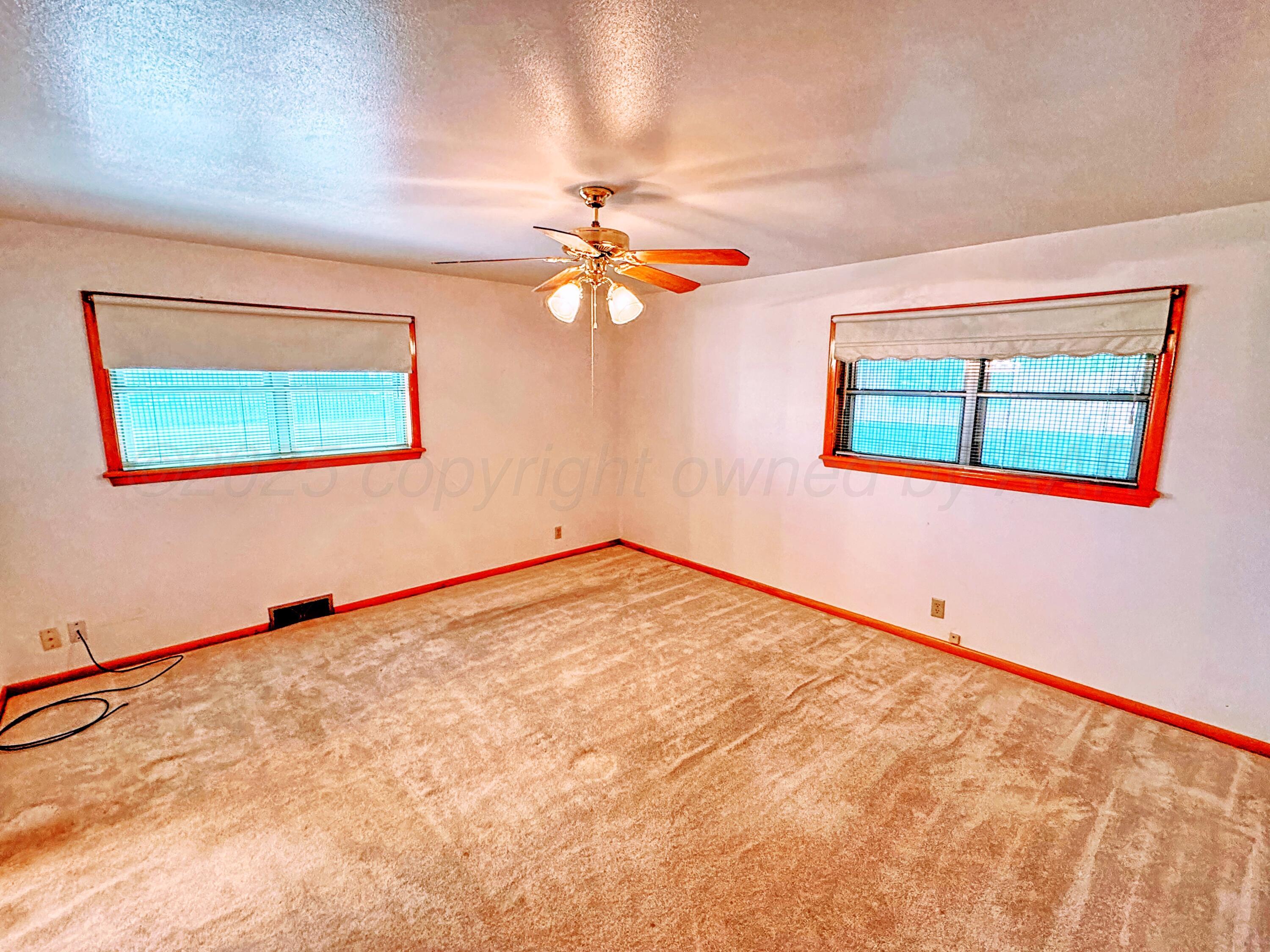 1301 South Fordham Street Perryton, TX 79070 - Photo 11 of 25 1301 Fordham bedroom 2