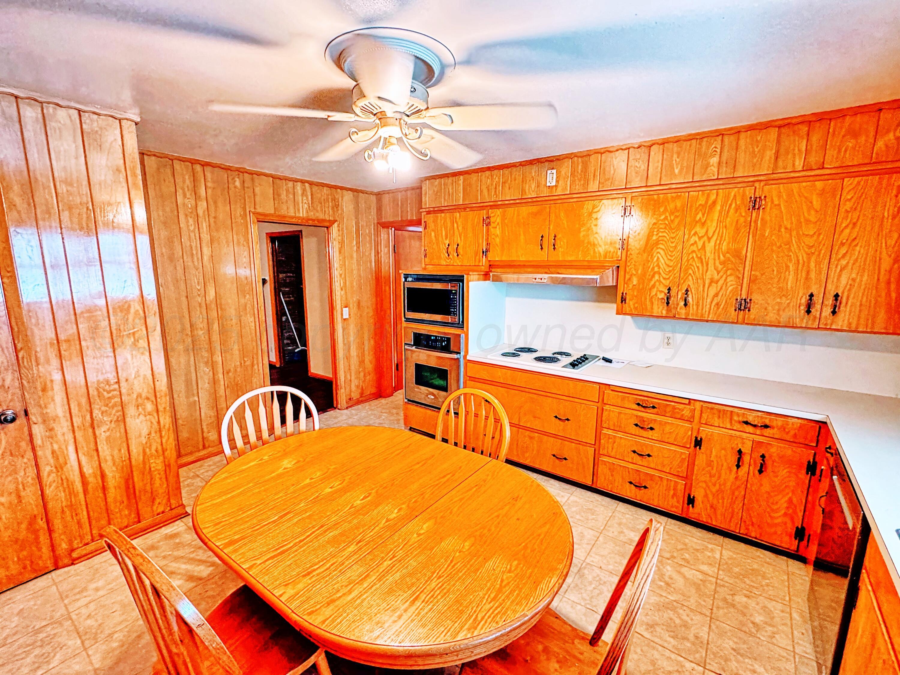 1301 South Fordham Street Perryton, TX 79070 - Photo 6 of 25 1301 Fordham kitchen 2