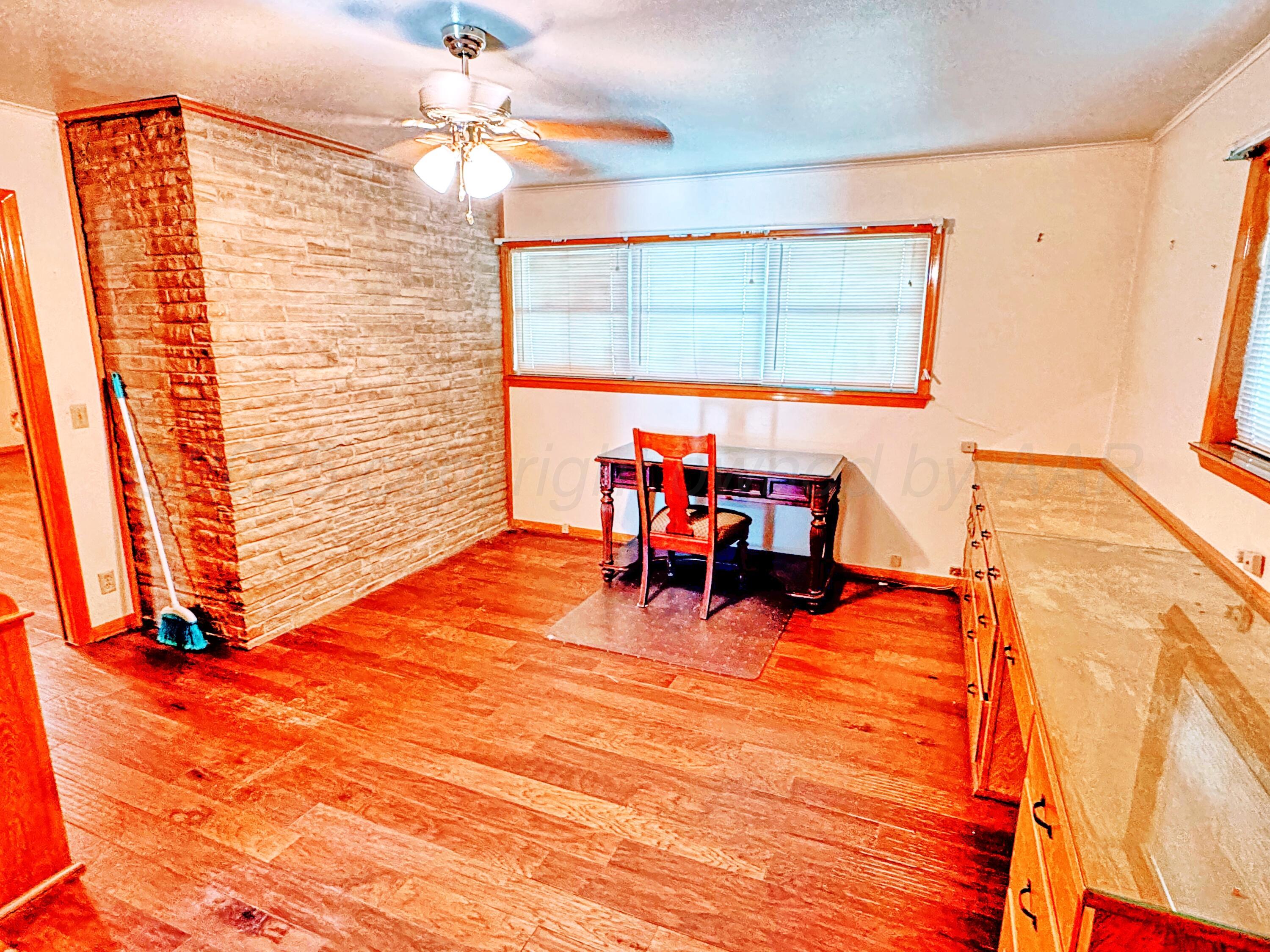 1301 South Fordham Street Perryton, TX 79070 - Photo 7 of 25 1301 Fordham office 2