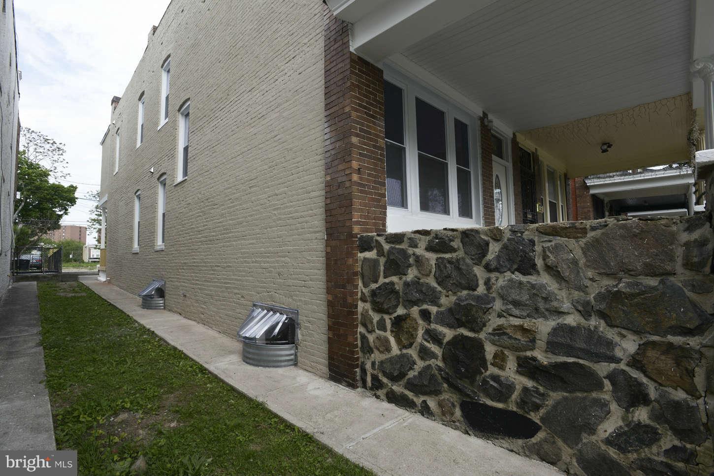 3627 Reisterstown Road Baltimore, MD 21215 - Photo 5 of 30 Exterior (Front) left side