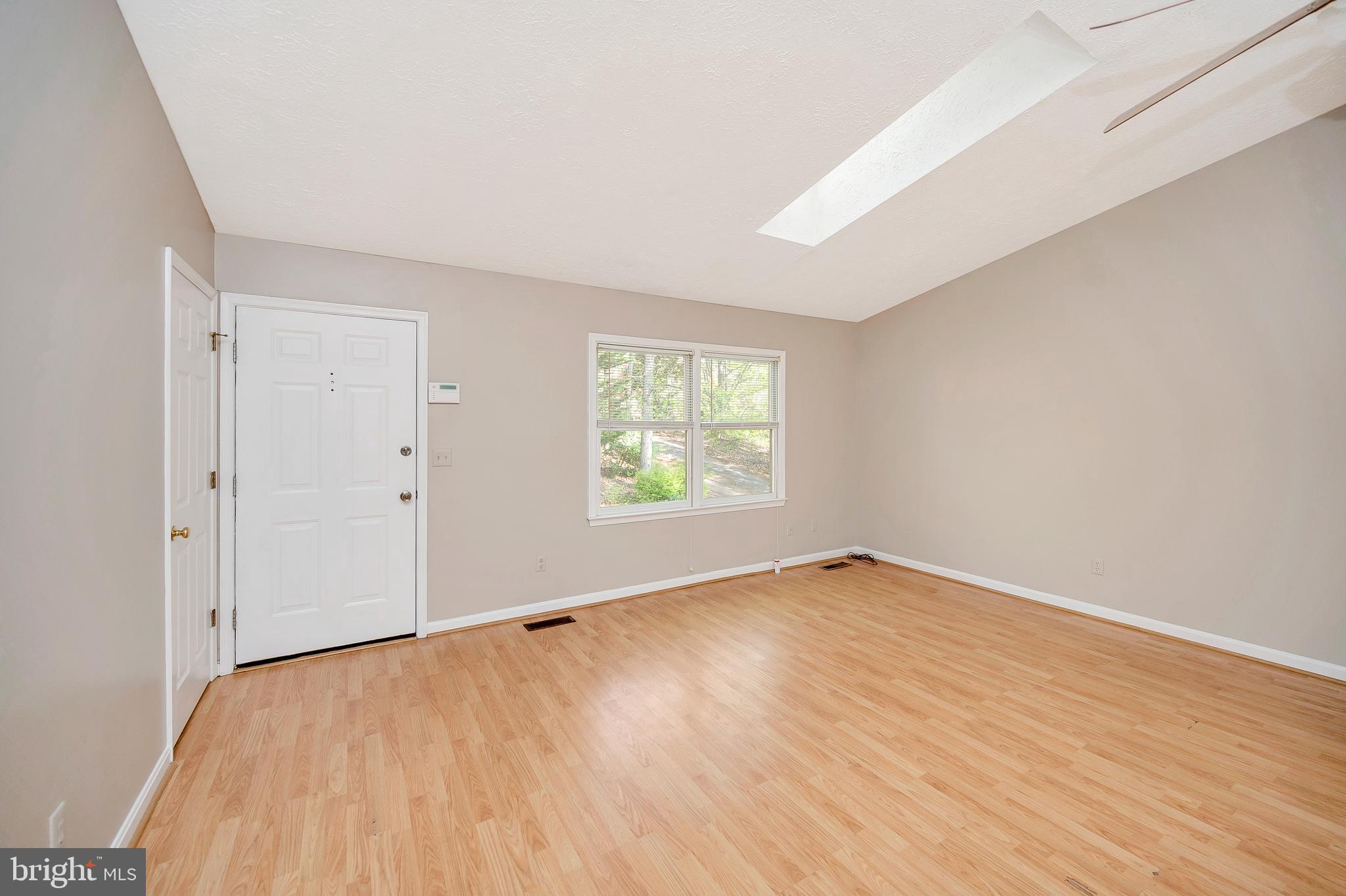 18237 Monitor Road Culpeper, VA 22701 - Photo 5 of 22 Bright and open great room