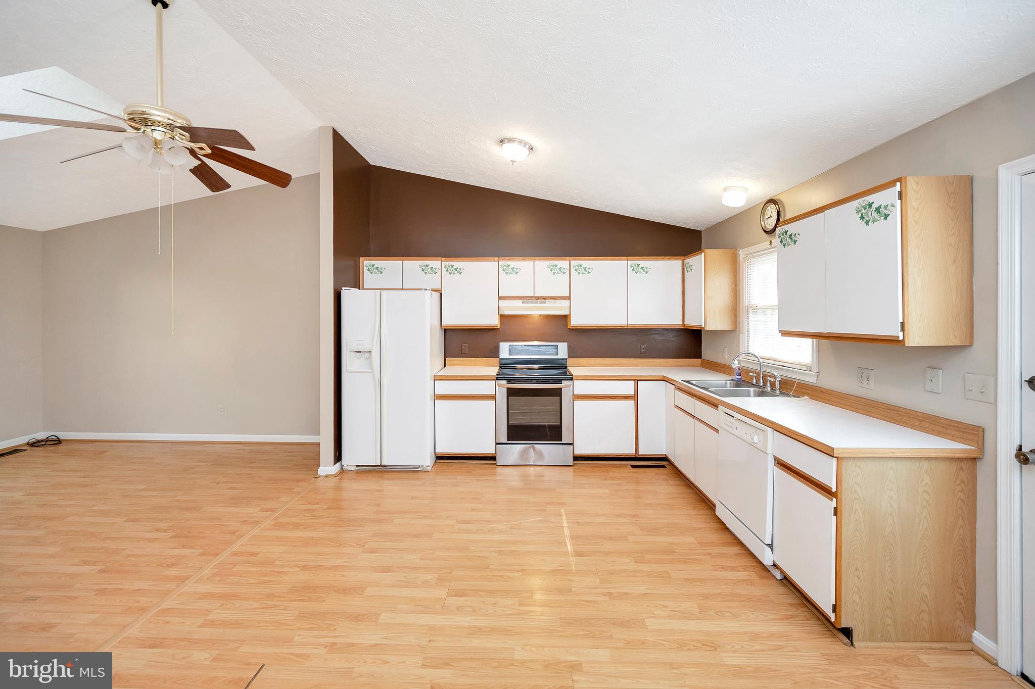 18237 Monitor Road Culpeper, VA 22701 - Photo 7 of 22 Space for table and access to deck
