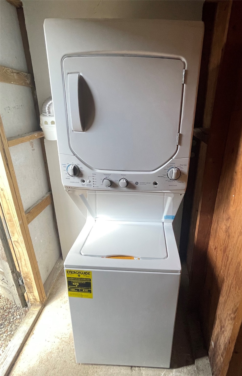 1529 Wirt Road, Unit 20 Houston, TX 77055 - Photo 12 of 12 a utility room with dryer and washer