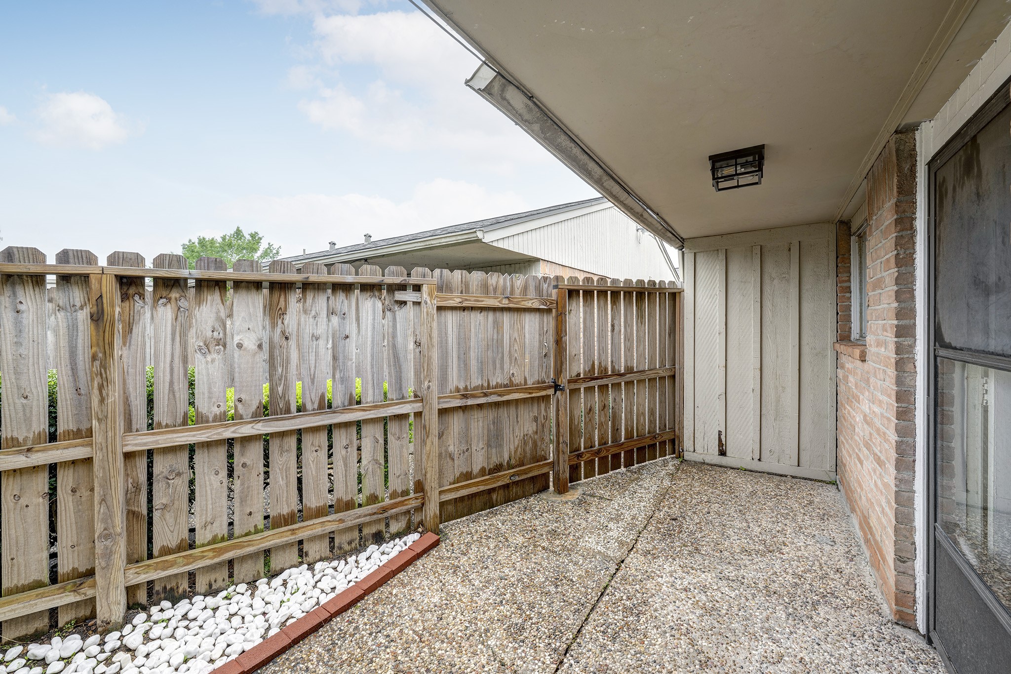 1529 Wirt Road, Unit 20 Houston, TX 77055 - Photo 10 of 12 a view of a balcony