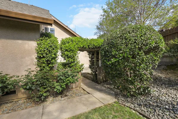 $559,900 | 672 Reddington Drive, Redding, CA 96003