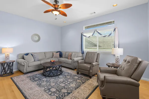 $559,900 | 672 Reddington Drive, Redding, CA 96003