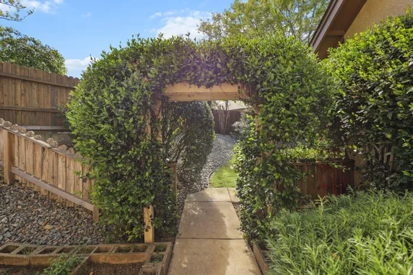 $559,900 | 672 Reddington Drive, Redding, CA 96003