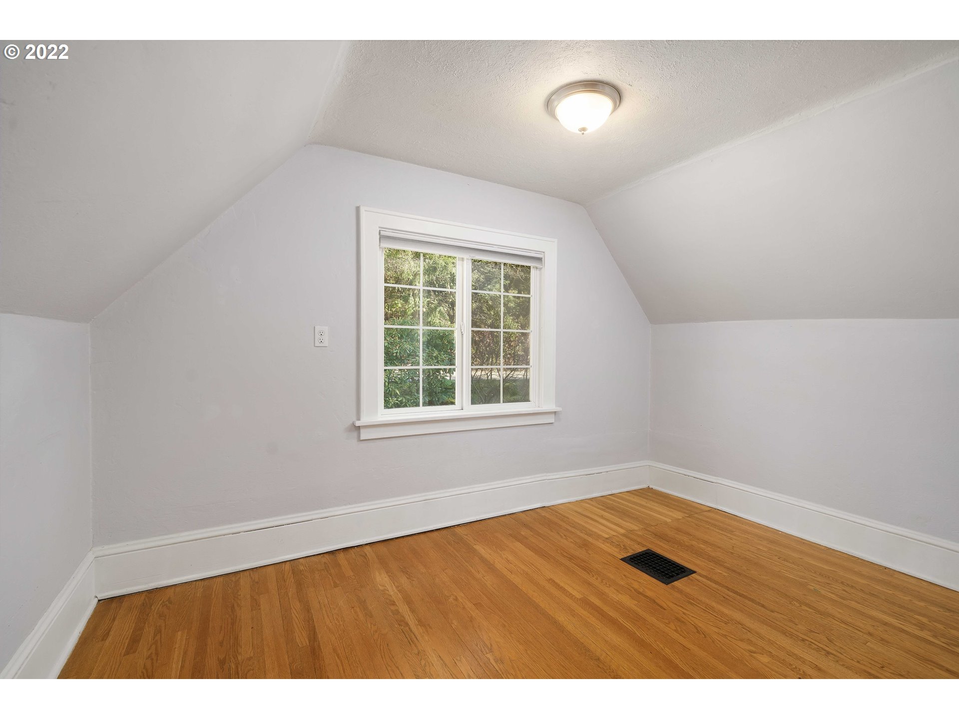 3374 Southwest Fairmount Boulevard Portland, OR 97239 - Photo 19 of 32 Gallery Image 19