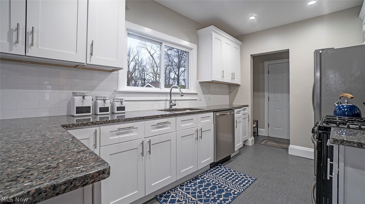 2578 Queenston Road Cleveland Heights, OH 44118 - Photo 8 of 27