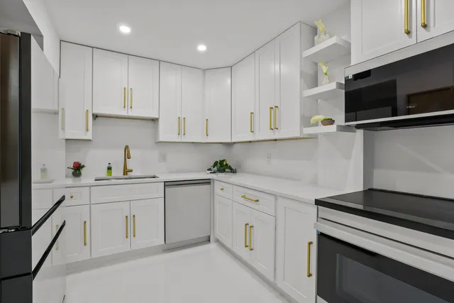 $10,000 | 170 North Ocean Boulevard, Unit 605, Palm Beach, FL 33480