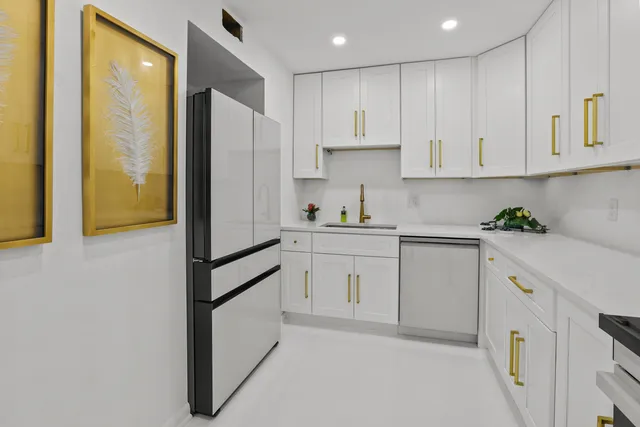 $10,000 | 170 North Ocean Boulevard, Unit 605, Palm Beach, FL 33480