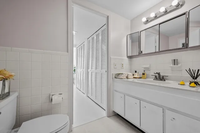 $10,000 | 170 North Ocean Boulevard, Unit 605, Palm Beach, FL 33480