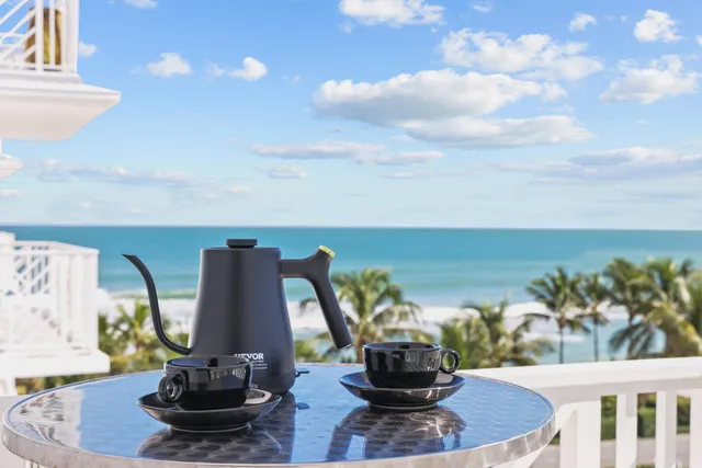 $10,000 | 170 North Ocean Boulevard, Unit 605, Palm Beach, FL 33480