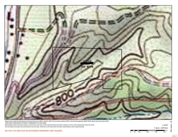 a black and white photo of a room