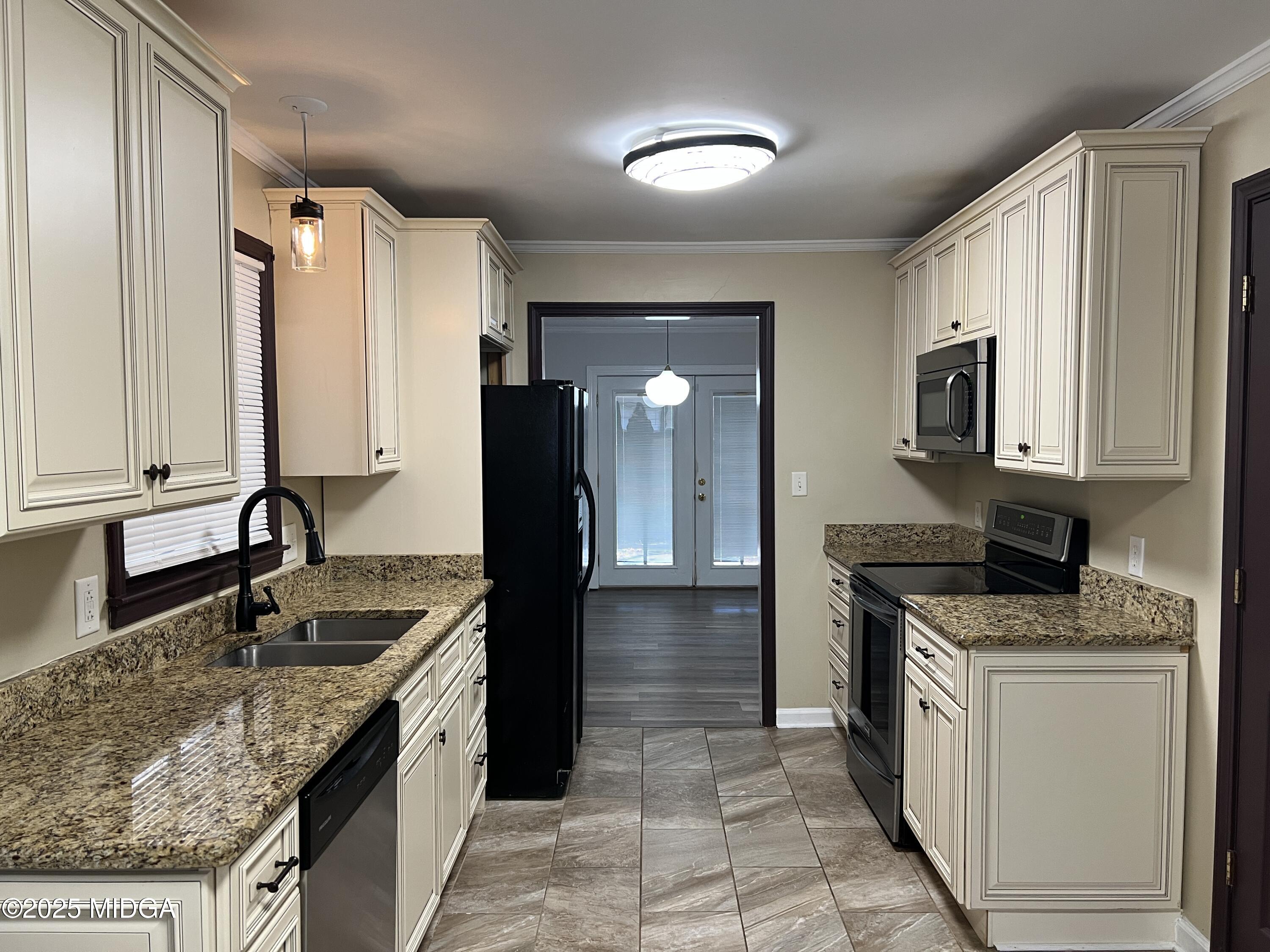 1149 Runnymede Lane Macon, GA 31220 - Photo 6 of 25 a kitchen with stainless steel appliances granite countertop a sink stove and refrigerator