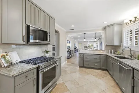 $1,095,000 | 101 26th Avenue Northeast, St. Petersburg, FL 33704