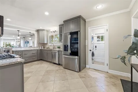 $1,095,000 | 101 26th Avenue Northeast, St. Petersburg, FL 33704