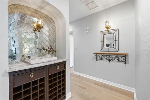 $1,095,000 | 101 26th Avenue Northeast, St. Petersburg, FL 33704