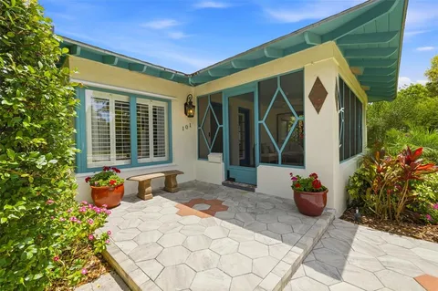 $1,095,000 | 101 26th Avenue Northeast, St. Petersburg, FL 33704