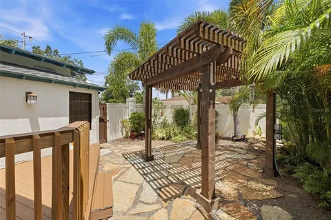 $1,095,000 | 101 26th Avenue Northeast, St. Petersburg, FL 33704