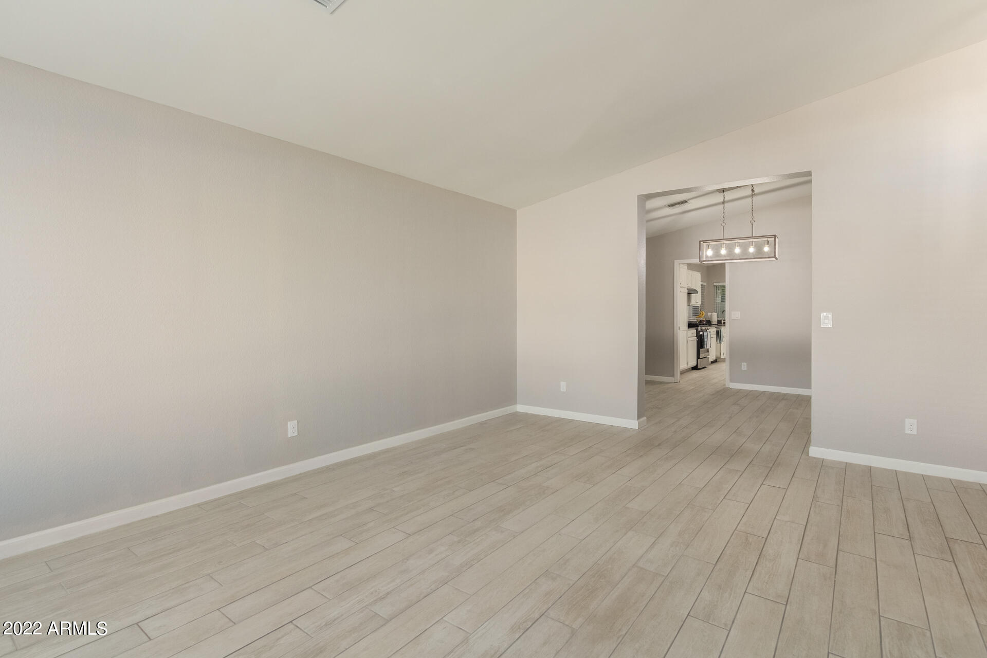 6939 West Bloomfield Road Peoria, AZ 85381 - Photo 4 of 32 04 - Bloomfield