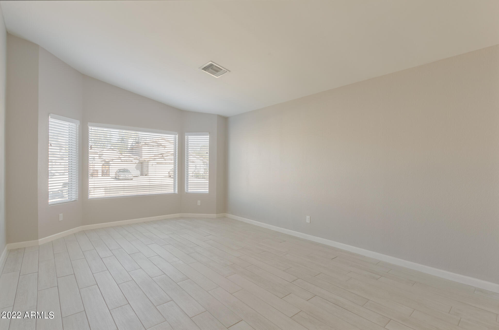 6939 West Bloomfield Road Peoria, AZ 85381 - Photo 5 of 32 05 - Bloomfield