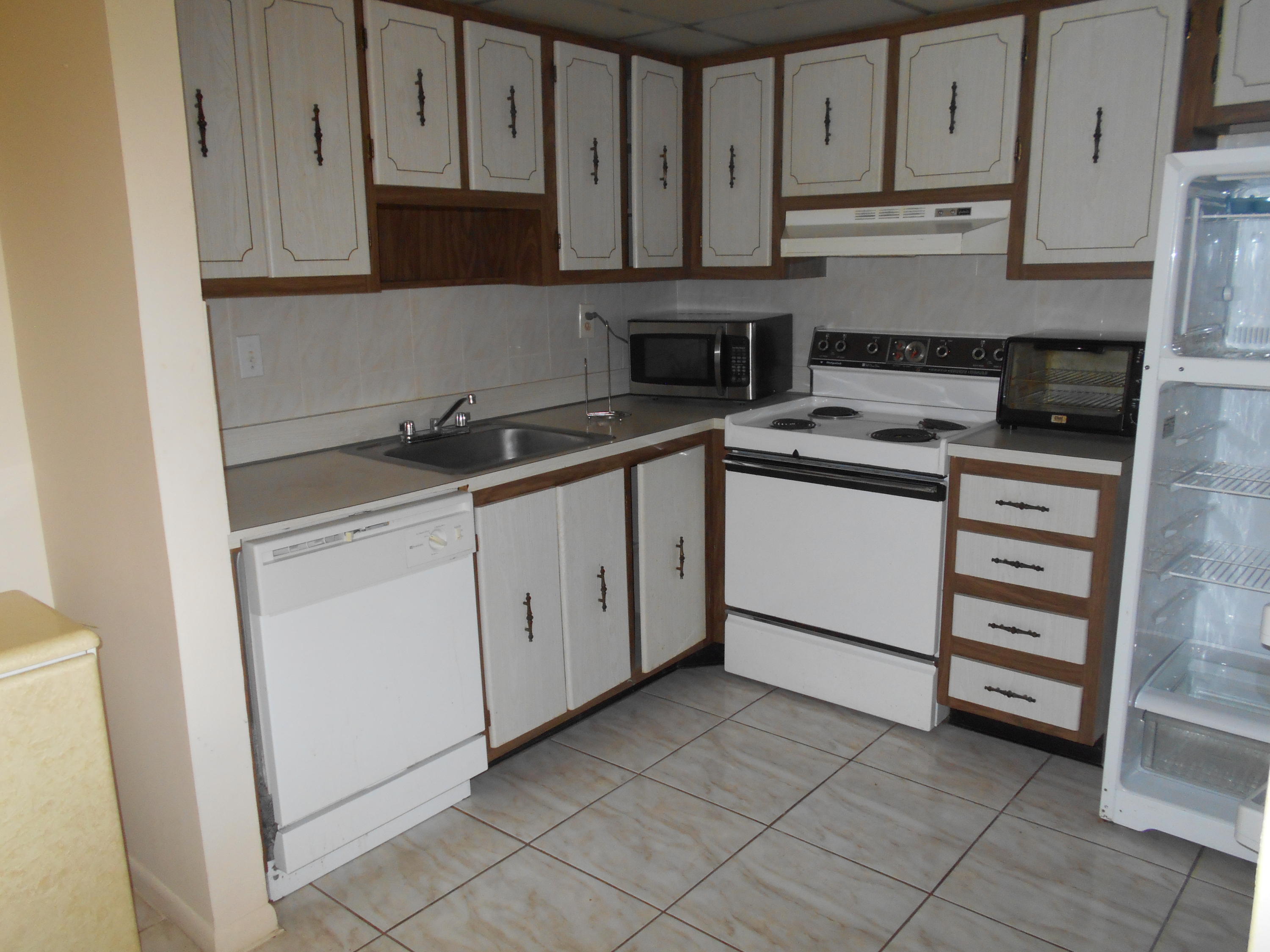 329 Flanders Drive Delray Beach, FL 33484 - Photo 3 of 6 DSCN0259